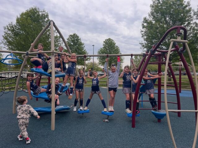 Hymax U10 Lynx hanging around between games at Howard County Blendair Park! 💙💙🏑🏑